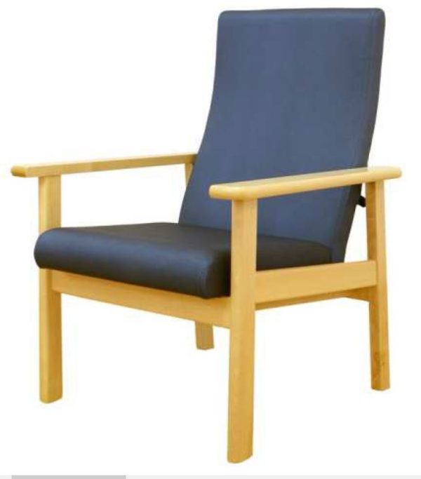 Cadeira / Maple Viana Costas Alto Faia